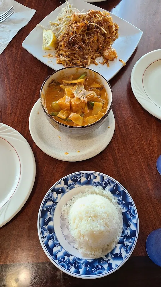 Roasted Duck Curry and Shrimp Pad Thai